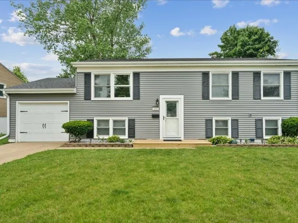 440 Mayberry Dr NW, Cedar Rapids, IA 52405
