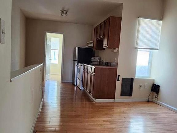 4th image of 2242 Wharton St Floor 2