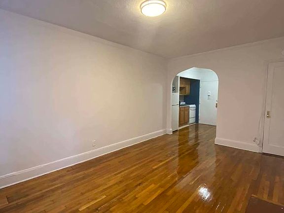 3rd image of 215 W 18th St APT 2E