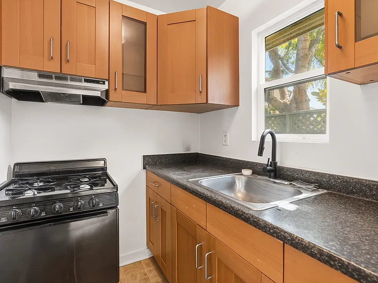 215-223 Lolita St - 223 — Photo 6