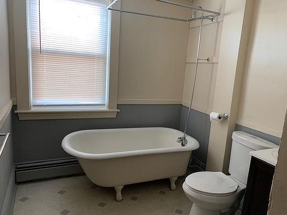 Bathroom - claw foor tub