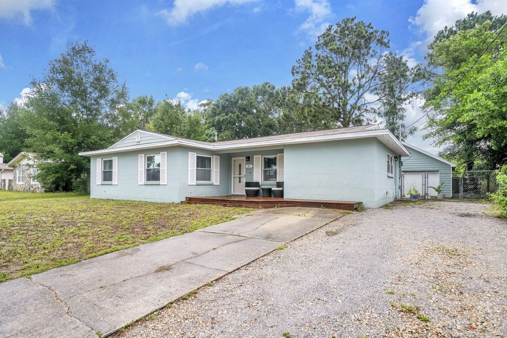 611 Ferretti Ave, Fort Walton Beach, FL - View 2