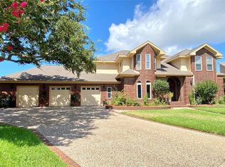 6 Quintana Pl, Galveston, TX 77554
