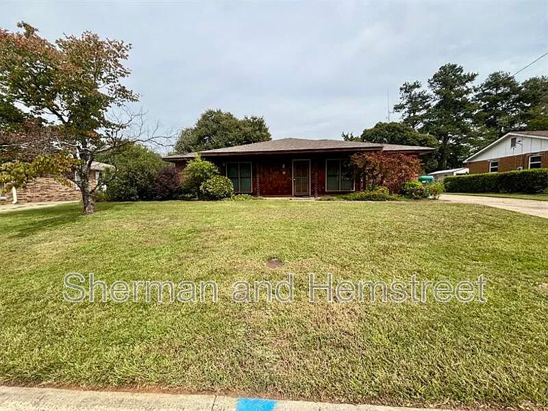 3 bed, 1.5 bath, 1215 sqft, $1,395 — Photo 2