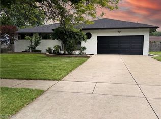 15902 Galemore Dr, Middleburg Heights, OH 44130