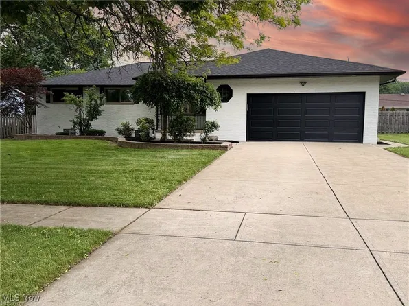 15902 Galemore Dr, Middleburg Heights, OH 44130