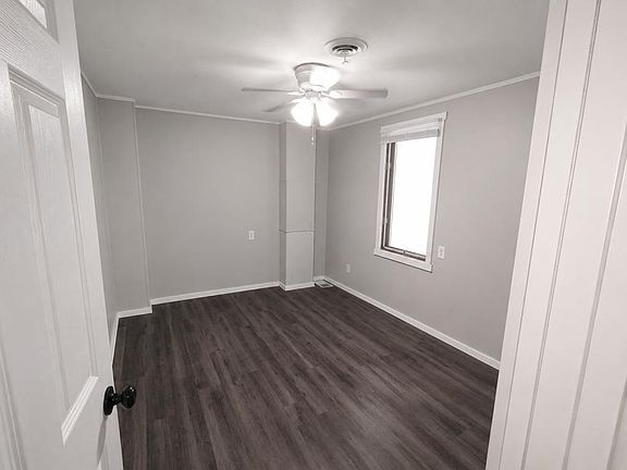 4th image of 304 10th Ave NE APT 5