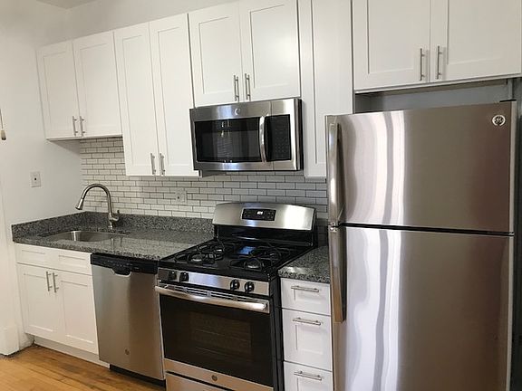 2nd image of 1935 W Cortland St #3S