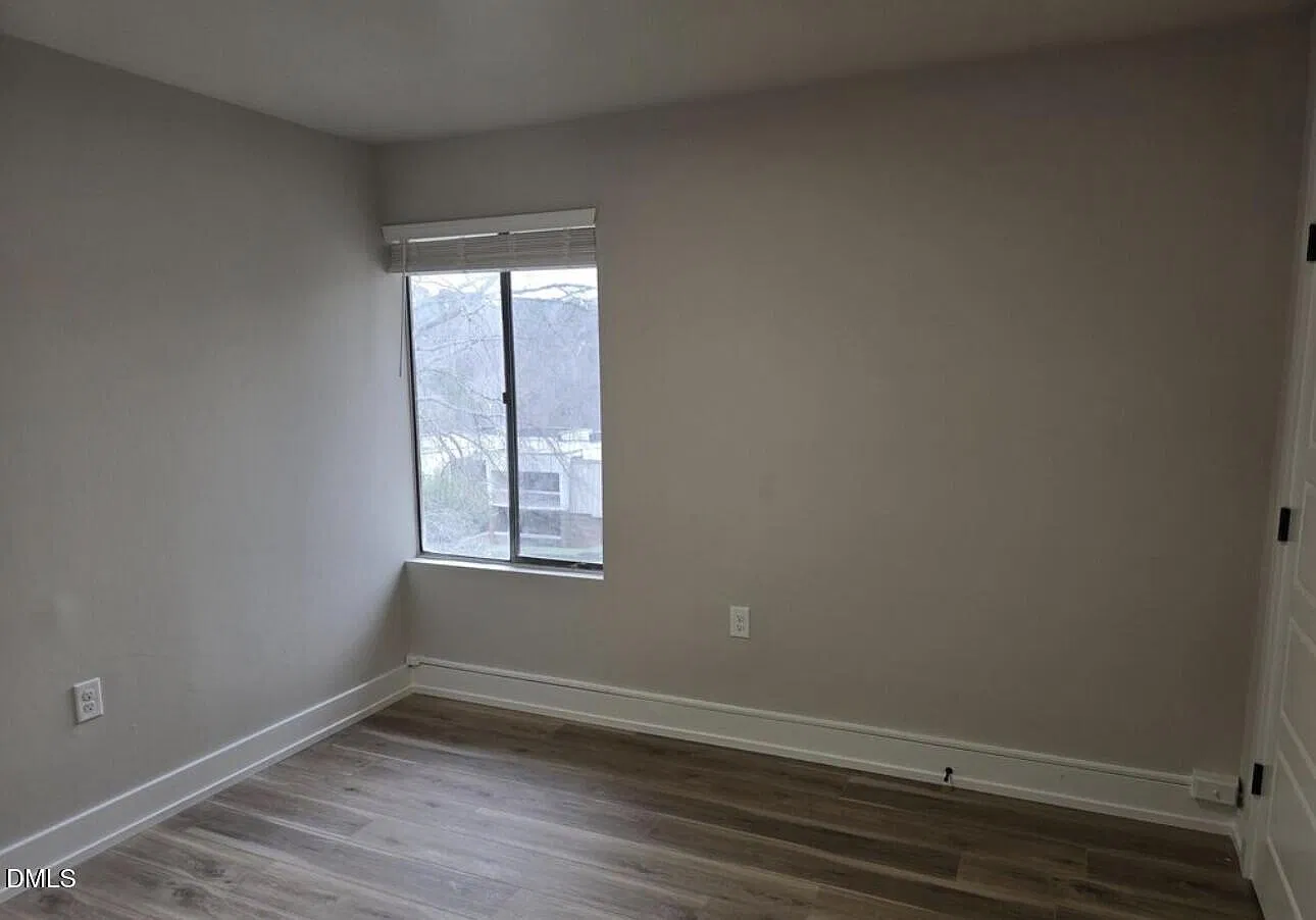 2 bed, 1.5 bath, 955 sqft, $1,395 — Photo 3