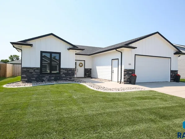 105 E Birchwood Dr, Brandon, SD 57005