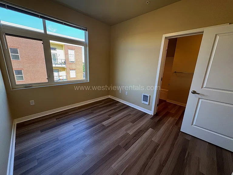 200 E Maple St — Photo 212