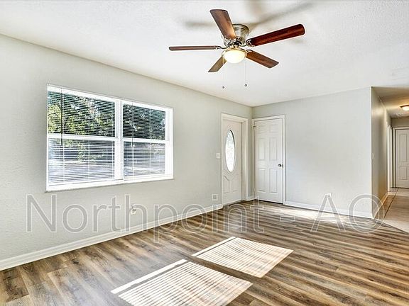 4th image of 304 S Oakwood Ave