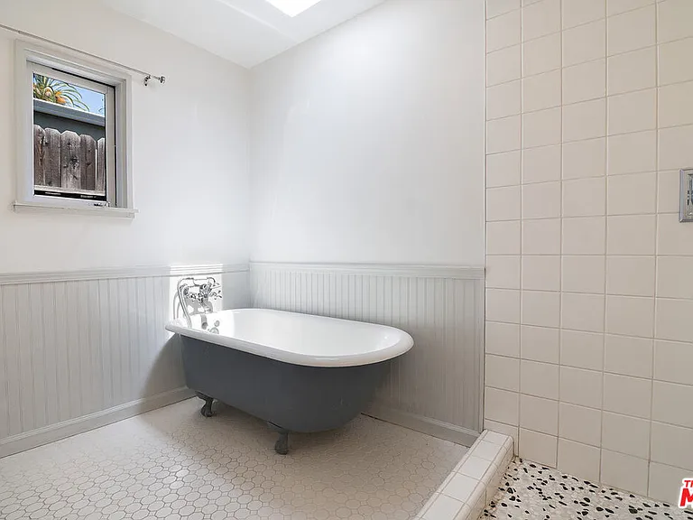 1159 S Hayworth Ave #1/2 — Photo 17
