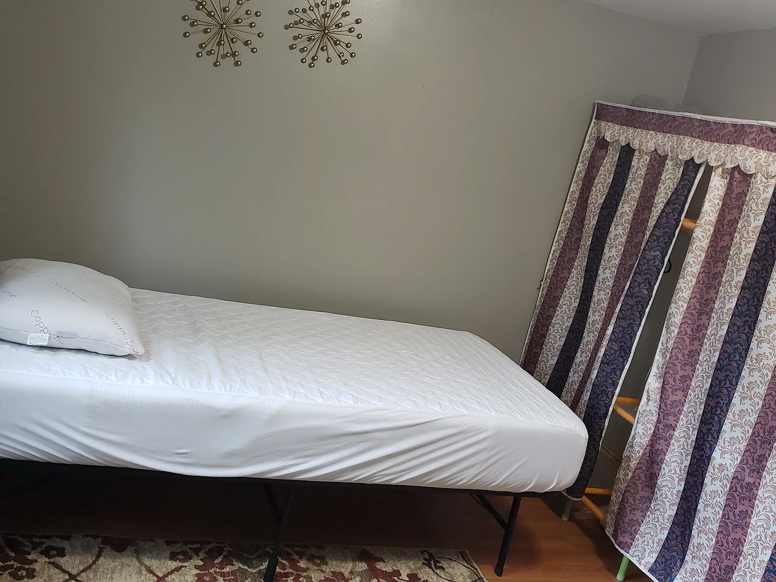 3 bed, $800 — Photo 1