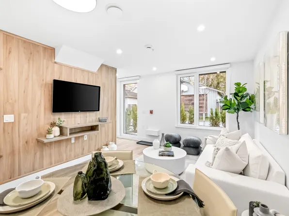 2250 E 1st Ave #131, Vancouver, BC V5N 1A1