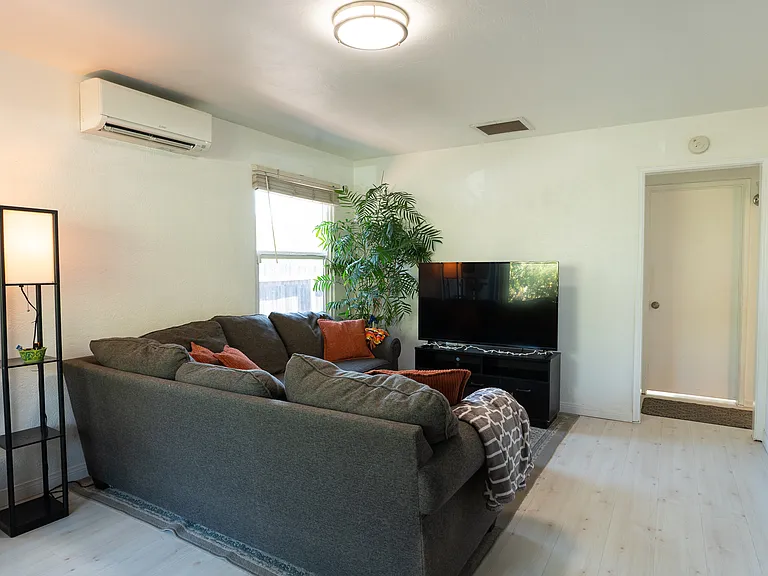 3927 Marron St — Photo 3