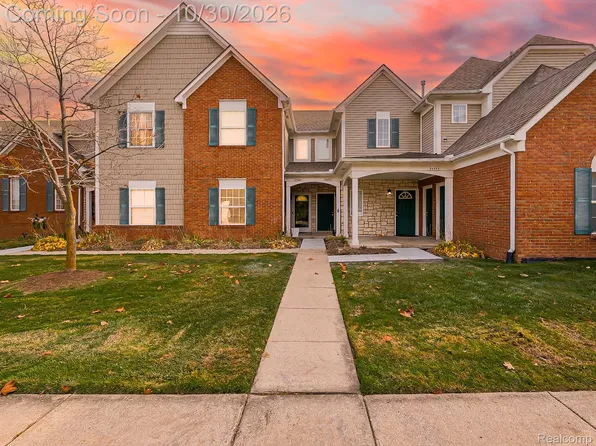 54601 Monarch Dr, Shelby Township, MI 48316