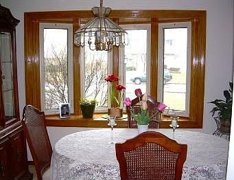 2nd image of 301 Pine St
