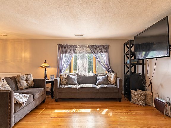 Gorgeous Hardwood flooring