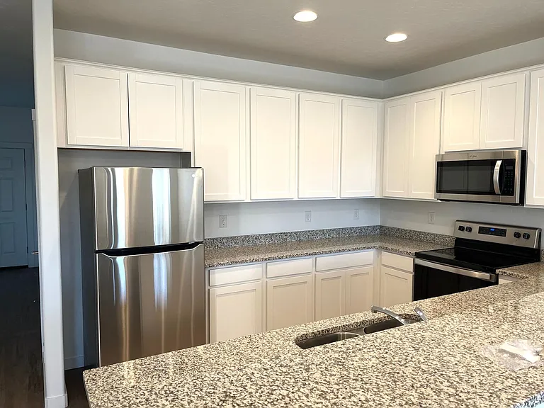 5500 Cherry Ln — Photo 5
