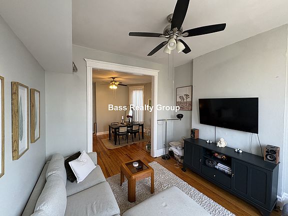 5th image of 1121 N Winchester Ave #3