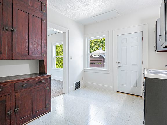 3rd image of 507 Grant Ave
