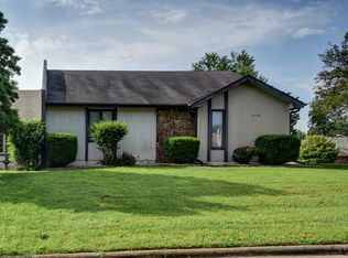 2160 E Regency Pl, Springfield, MO 65804