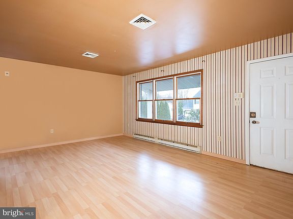2nd image of 303 Delaware Ave