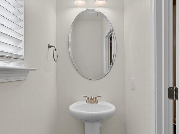 5th image of 992 Theodore Rd