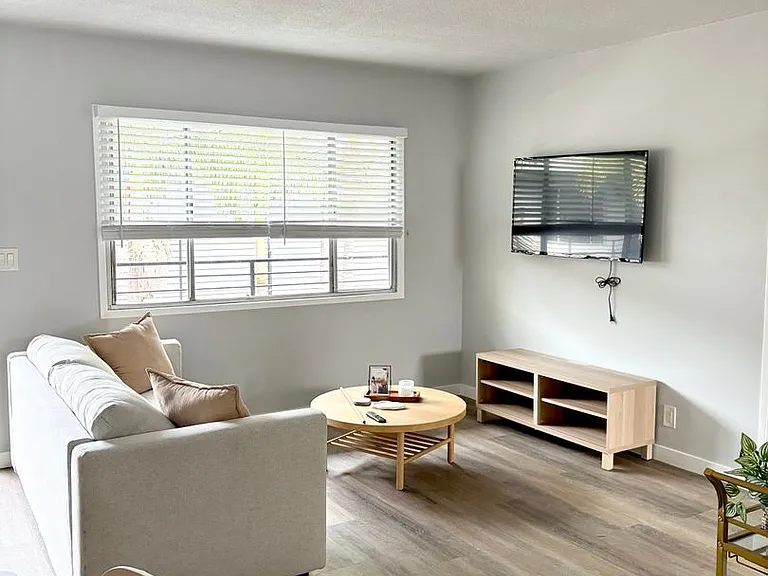 2727 Abbot Kinney Apartments, Venice CA — Photo 13