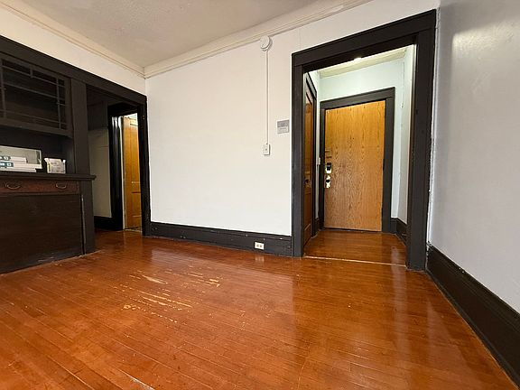3rd image of 1302 Linden Ave APT 211