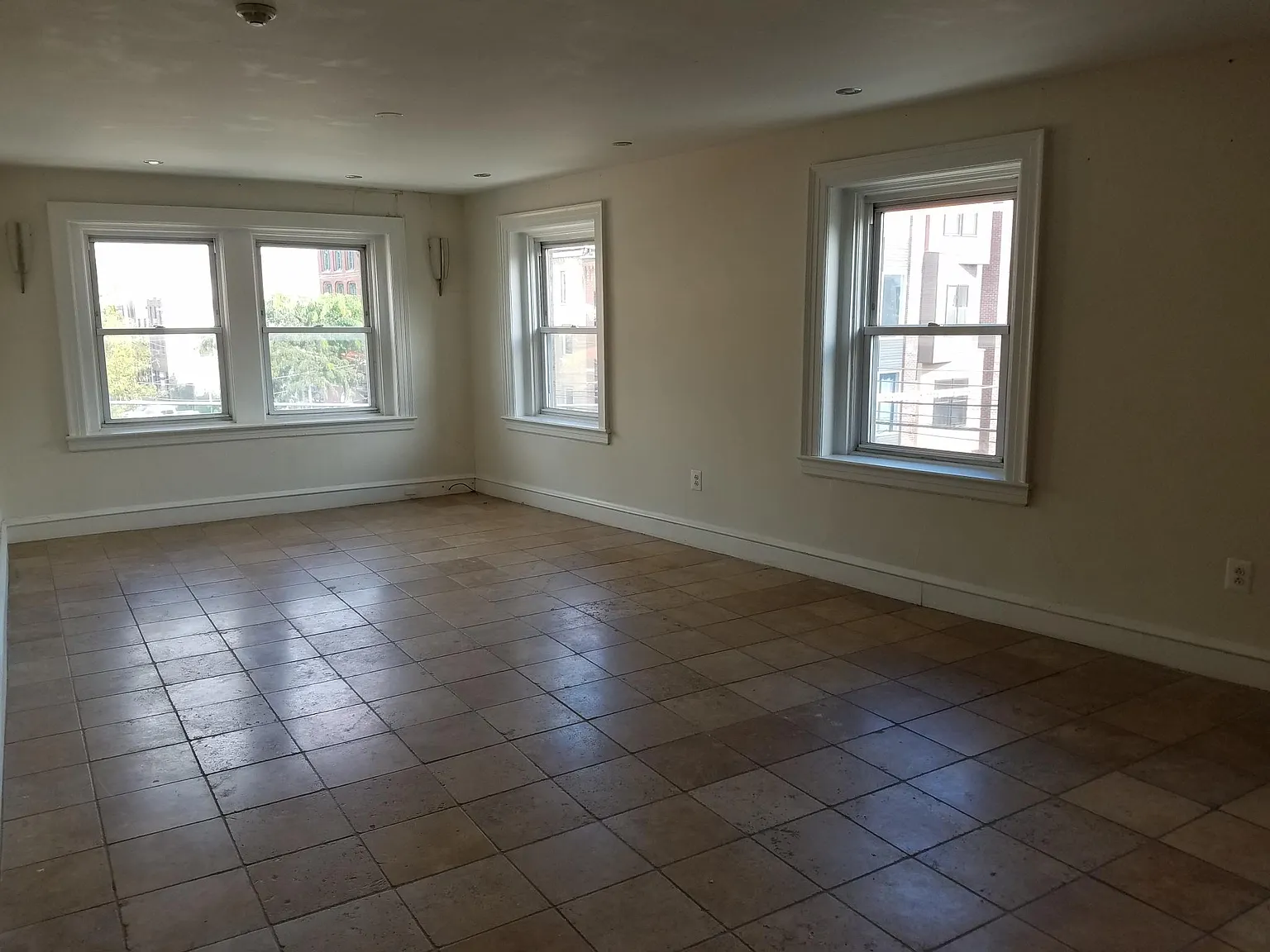 2 bed, 1000 sqft, $1,750 — Photo 2