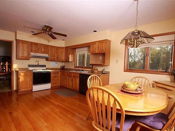 4th image of 3284 Parkhill Dr