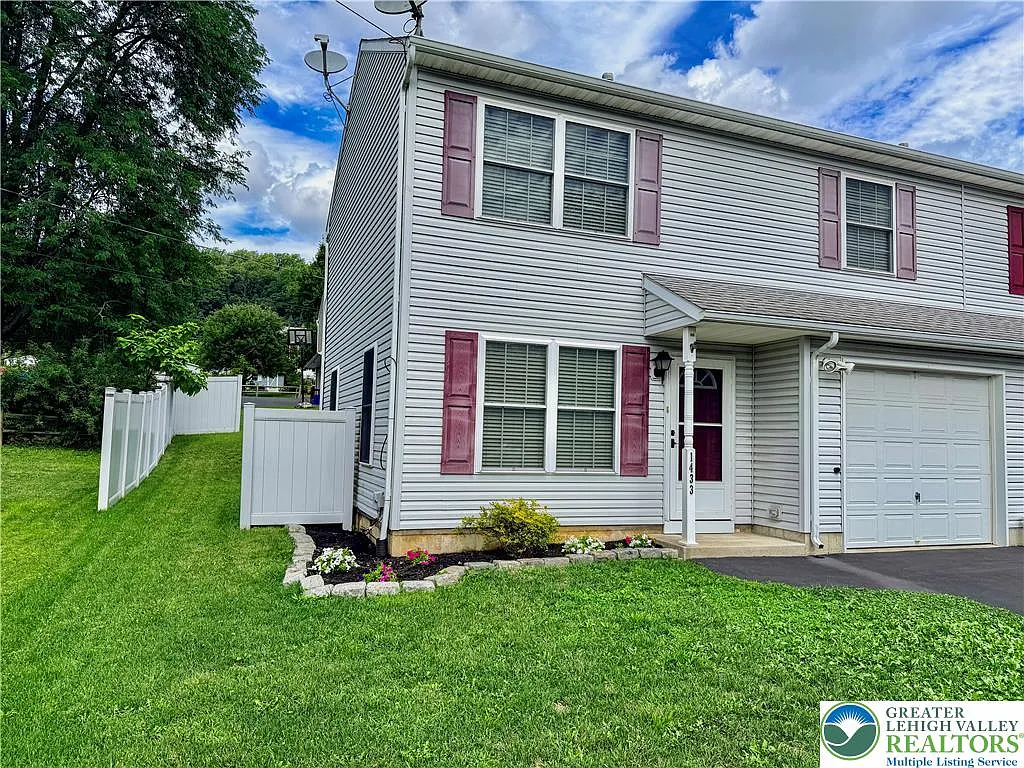 3 bed, 2.0 bath, 1200 sqft, $2,350 — Photo 1