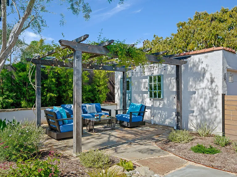 224 W Cota St — Photo 35