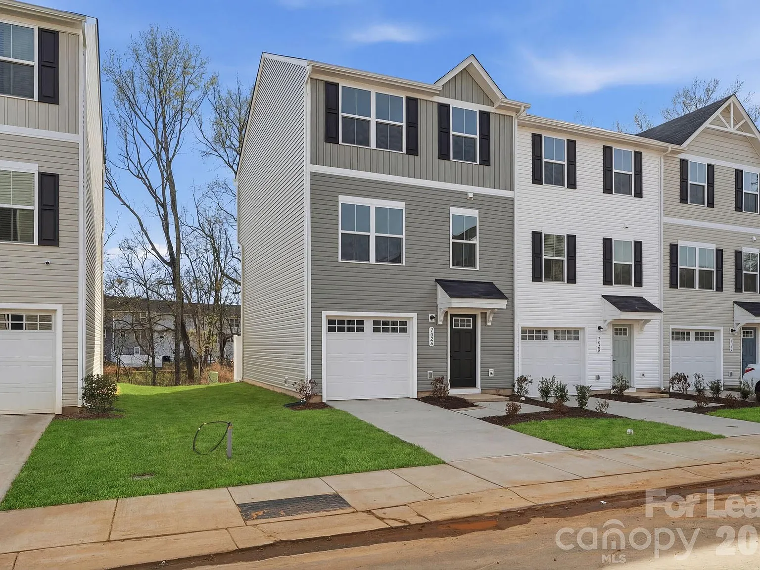 3 bed, 2.5 bath, 1567 sqft, $1,900 — Photo 3