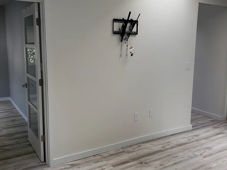 102 Kenberma St #3 — Photo 2