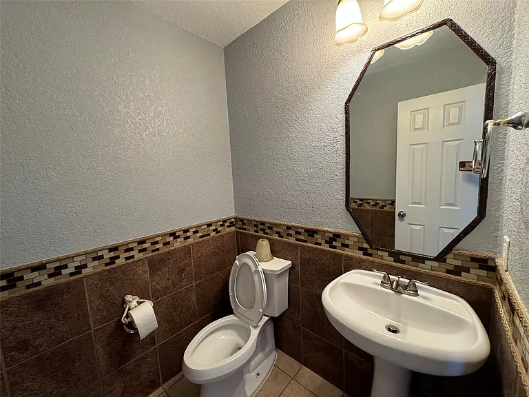 4405 Brighton Dr — Photo 9