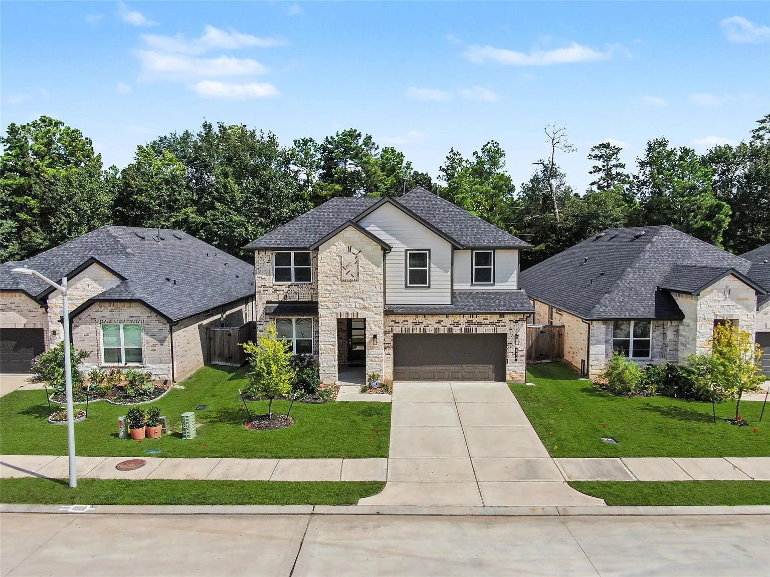 4 bed, 2.5 bath, 2599 sqft, $3,500 — Photo 3