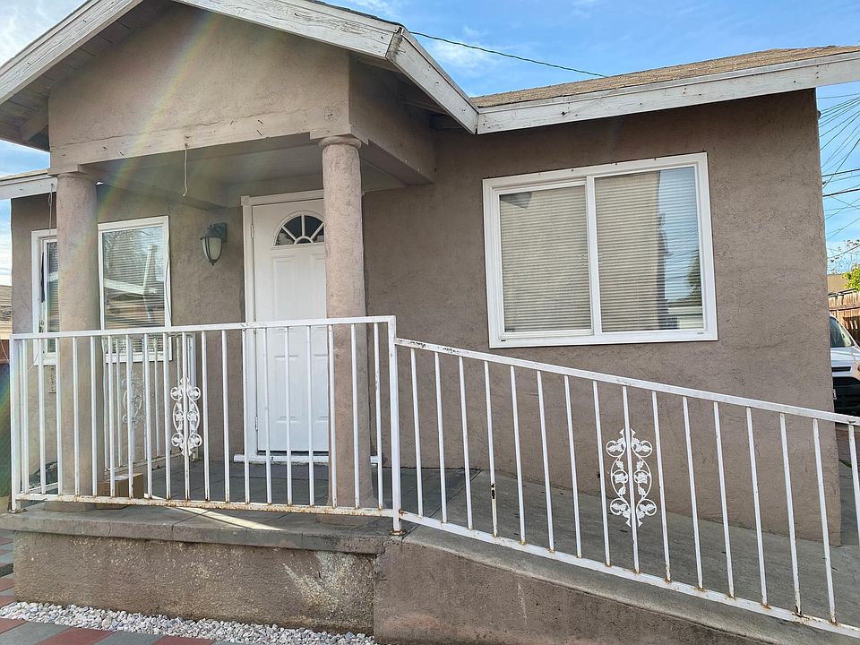 1st image of 923 Esperanza St
