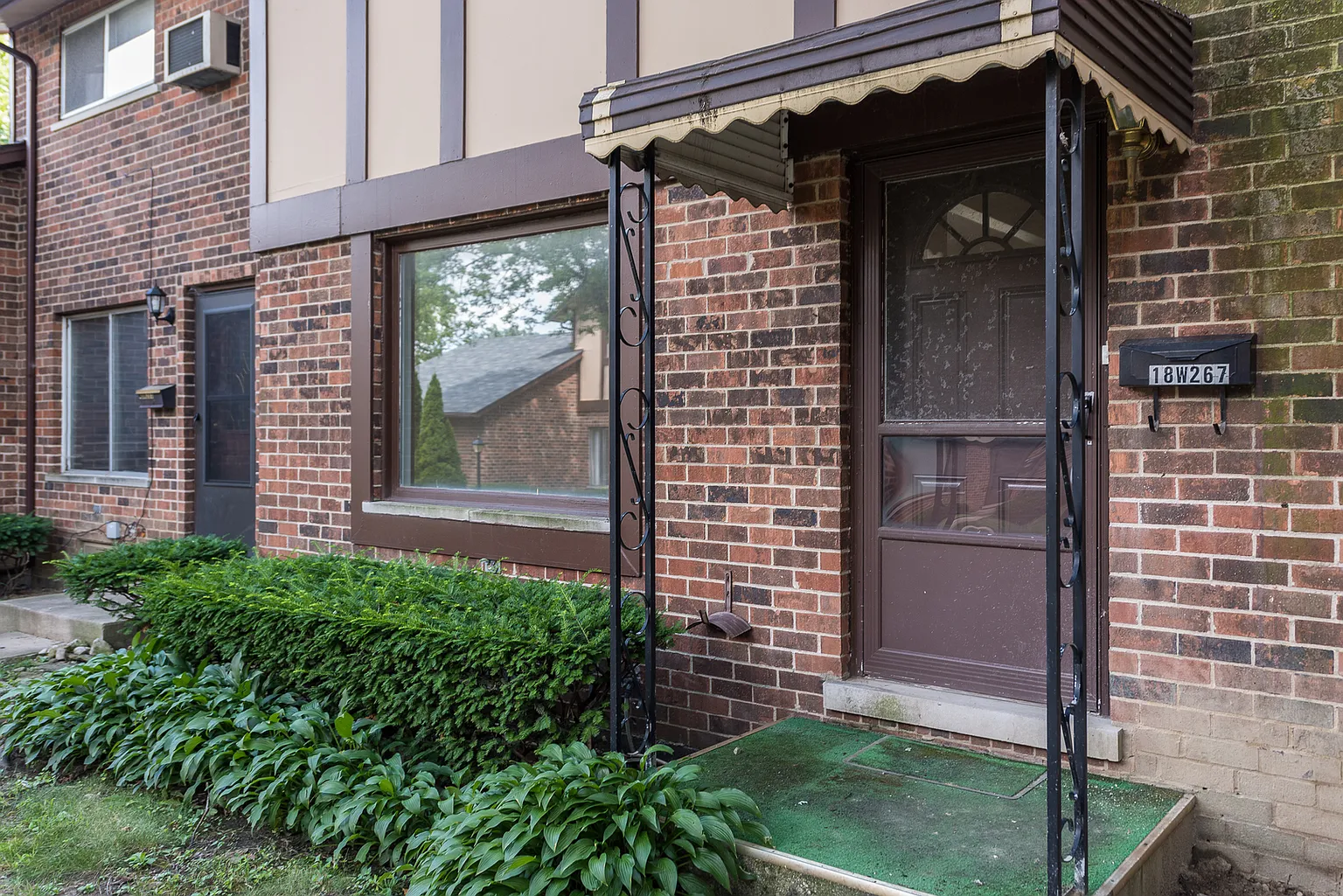 18W267 Knollwood Ln photo 1