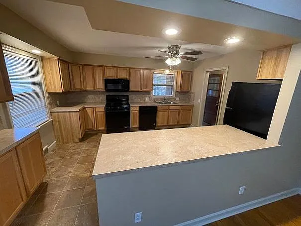 3 bed, 1.5 bath, 1531 sqft, $2,000 — Photo 3