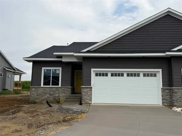 1296 Berkshire Ln, North Liberty, IA 52317