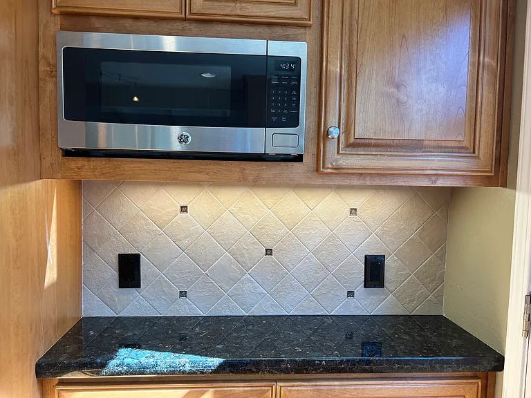 1305 Avalon Dr — Photo 8