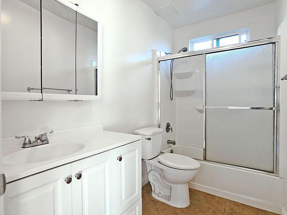 4th image of 7228 Haskell Ave #6