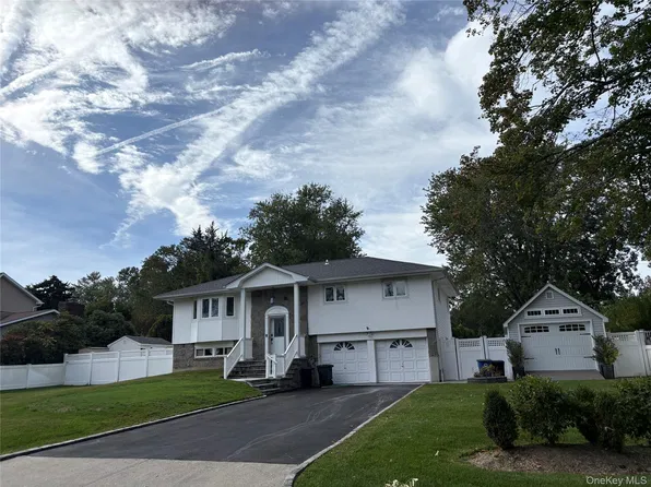 6 Warbler Ln, Commack, NY 11725