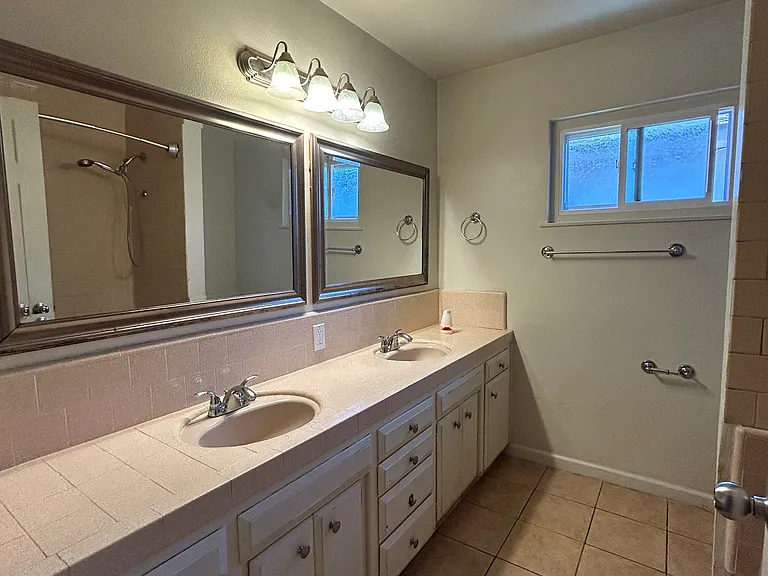6053 N Flora Ave — Photo 7