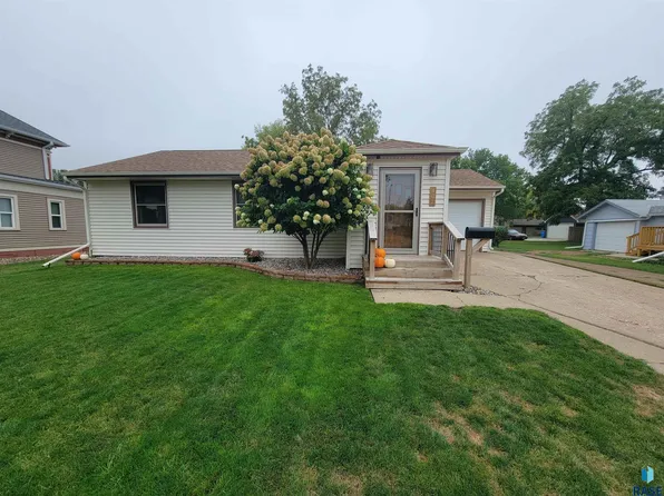 407 W Center St, Madison, SD 57042