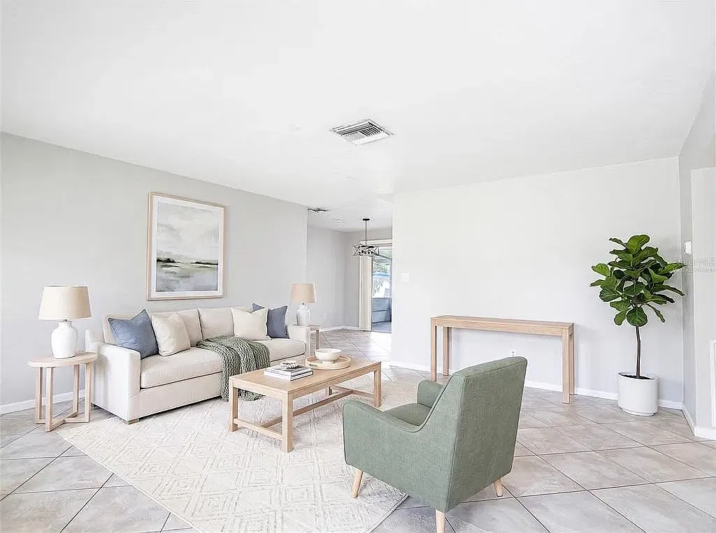 3 bed, 1281 sqft, $2,395 — Photo 3