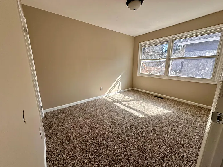142 Bremer St — Photo 12